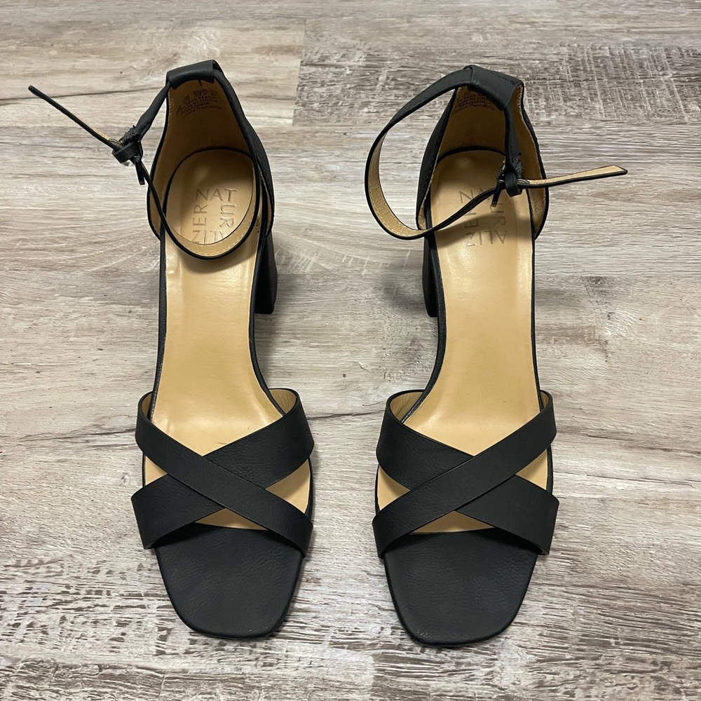 Naturalized Maggie black ankle strap block heel sandals size 9.5